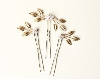 Gold leaf hair pins, Golden hair clip set, Pearl beads, Wired headpiece, Woodland bridal hair, Minimalist bridal - SET of 3