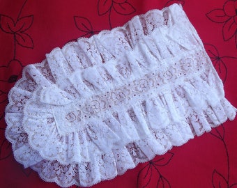 SHABBY CHIC RUFFLED LACE JABOT