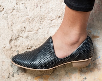 Flat Black Leather Shoes / Women Shoes / Every Day Shoes / Textured Leather Shoes / Comfortable Shoes / Wooden Heels Shoes - Charlie