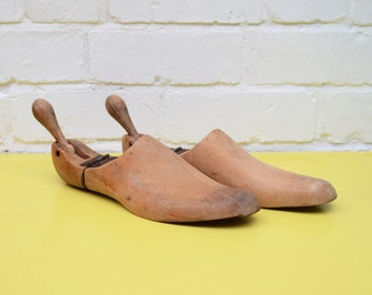 Vintage Wooden Shoe Lasts, Pair of Wooden Shoe Forms, Folding Shoe Lasts, Size 8.5 Shoe Lasts, Rustic Wooden Shoe Stretchers, Decorative