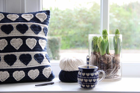 Crochet pattern Hearts cushion Crochet pattern Hearts cushion - How to Crochet Summer Pillow Patterns