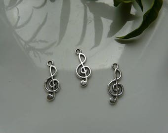 x 2 silver treble clef pendant charm