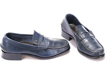 US women 8.5 Navy Blue Penny Loafers High European Quality Shoes Vintage 80s Slip On Leather Loafers Luxury Shoes Gift Idea . Eur 39 Uk 6
