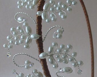 Pearl headband. Bridal headpiece. Pearl tiara.