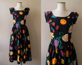 vintage 1980s dress / 80s cotton fruit print dress / medium / Tutti Frutti Dress