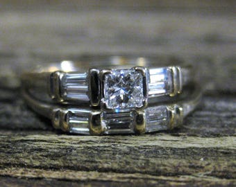 14kt white gold princess & baguette .30 cttw DIAMOND WEDDING SET, 4.2 grams, currently size 8, re-sizable. Flashing fire...pretty diamonds.