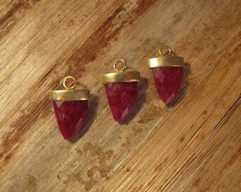 Ruby Pendant Point, One Gold Plated Bezel Set Pendant, 20mm x 13mm, Double Sided, Faceted Gemstone Charm for Making Jewelry (C-Ru7b)