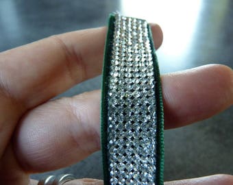 Bracelet Swarovski multistrass on velvet Green