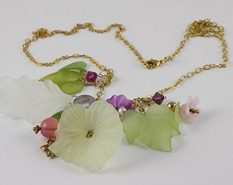 Flower Necklace, Resin Necklace, Pastel Necklace, Acrylic Necklace, Floral Necklace, Garden Necklace, Vintage Beads, Summer Necklace