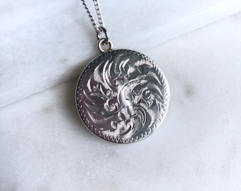 Vintage Sterling Silver Round Engraved Locket Pendant Necklace