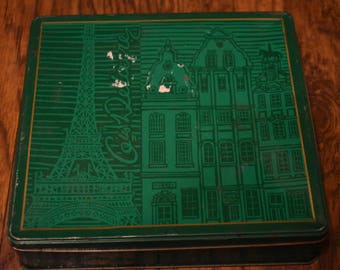 Delacre tin with two sets of vintage wodden dominos