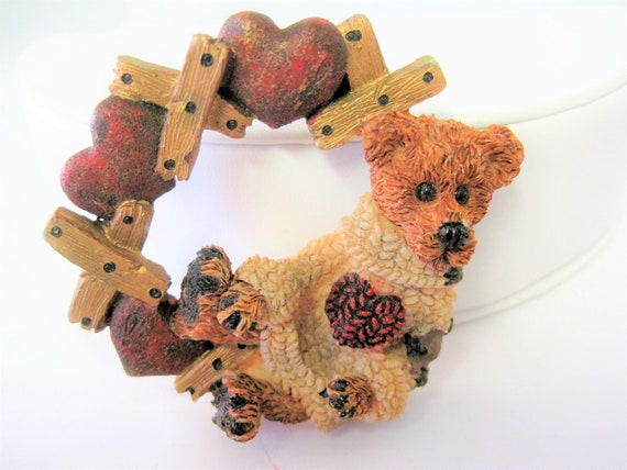 Boyds Bears Pin, Resin Brooch, Wreath of Hearts, Bear with Heart