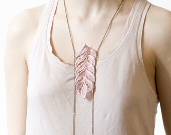 Lace necklace - Heliconia - Roseblush with bronze chain