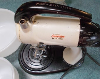 Sunbeam Mixmaster Mixer Model 10A1 Circa 1955