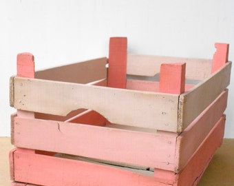 Wooden fruit box, pink-Vintage