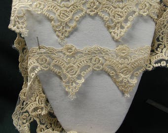 beige and gold lace 1.90 m
