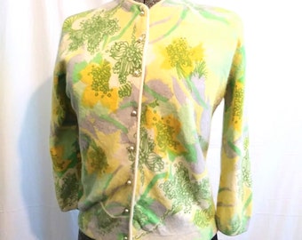 1950s Darlene Angora Lambswool Blend Hand Screen Print Yellow and Green Floral Cardigan Sweater