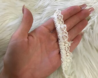 0.4m (1.3Ft) Cream Gathered Lace Trim Ribbon