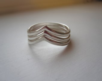 925 Sterling Silver Triple V Ring
