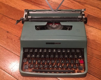 Vintage Underwood Olivetti Portable Typewriter