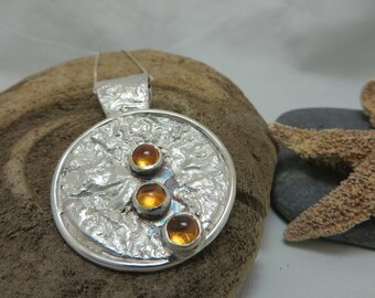 Three citrines adorned with reticulated sterling silver pendant