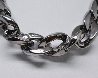 Large plastic link necklace