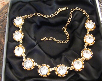 PRETTY NECKLACE