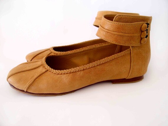 leather ballet flats with wood look heel