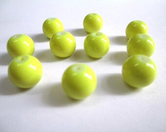 10 light yellow painted glass beads 10mm (T)