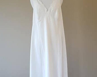42 / Shadowline Full Slip / Dress / White Nylon with Lace / Plus Size/ Vintage Lingerie / 42