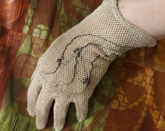 1940s 1950s French taupe mesh gloves with brown embroidery
