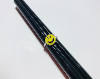 Vintage 1980s adjustable smiley face ring