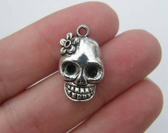 6 Skull charms antique silver tone HC113