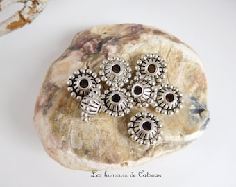 10 metal 11 saucer shaped beads x 5mm