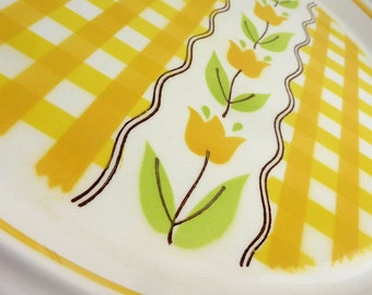 Mikasa Duplex Country Gingham Plate, Maize, Yellow and Tulips, by Ben Seibel 1970s