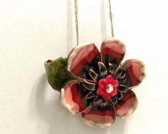 Beautiful vintage flower necklace