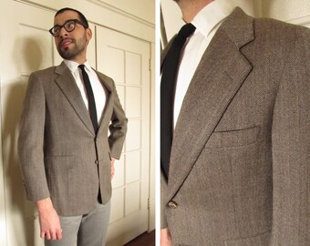 Size 36 1970s Light Brown Herringbone Tweed Mens Sport Coat Suit Jacket Blazer by Majer for Patrick James