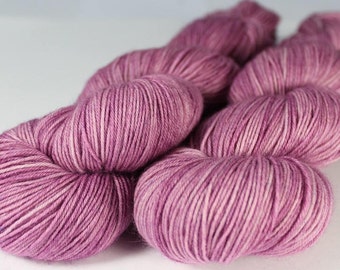 Skein hand - dyed Fingering - superwash Merino - and Nylon 100 g / m 425 - LILAC