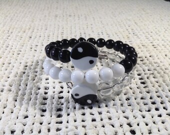 Black and white Yin/Yang memory wire bracelet