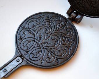 Vintage waffle pan Norwegian krumkake iron Pizzelle press Krumcake pan Crepe maker Cast iron Jøtul krumkakejern from Norway Bakelite handles