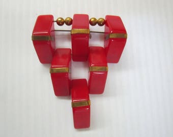 Vintage red bakelite hinged brooch C40's