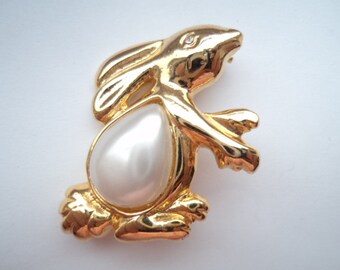 Vintage Unsigned Goldtone Bunny with Faux Pearl Belly Brooch/Pin