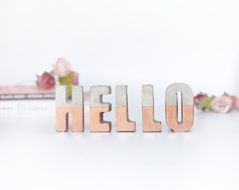 rosa büro dekor kabine rose gold beton buchstaben personalisierte namen geschenk zement kupfer wohnkultur housewarminggeschenk minimalistische büro rose gold schreibtisch dekor etsy rosa büro dekor kabine rose gold beton buchstaben personalisierte namen geschenk zement kupfer wohnkultur housewarminggeschenk minimalistische büro rose gold schreibtisch dekor etsy