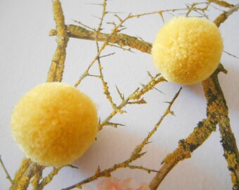 x 2 beads 20 mm yellow tassel.