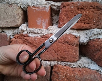 Antique scissors / Craft scissors / Vintage scissors / Embroidery scissors / Traditional scissors / Fabric scissors / Thread scissors /