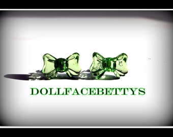 Retro Green Bow Earrings...Treasure Worthy....Free U.S. Shipping