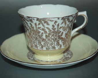 ROYAL VALE Bone China Teacup and Saucer Set.