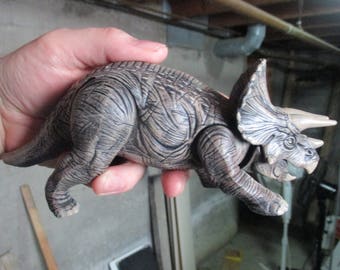 1997 Kenner The Lost World: Jurassic Park Triceratops Site B 44 Repaint