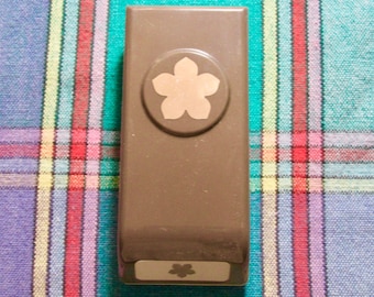 Used like new!! Stampin' Up! Petite Petals paper punch