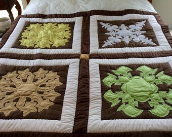 Hawaiian quilt - Appliqué Quilt - hand & machine quilted - Hawaiian Decor - 62 1/2" x 61" - 4 different blocks - vintage 1977